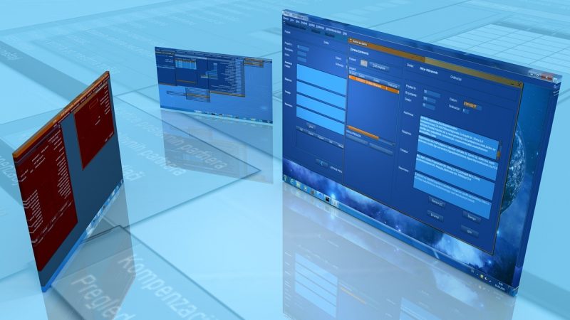 Mehrere Fenster einer grafischen Benutzeroberfläche, die verschiedene Anwendungen anzeigen.